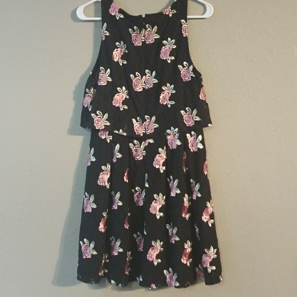 Size 4 Black and Pink Floral Elle Dress - Picture 3 of 4